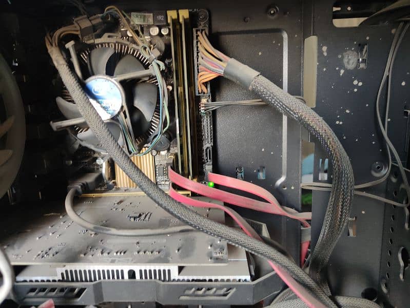 Core i5 4590, Three Graphic Cards, Two Power Supplies, Core 2 Quad PC 1