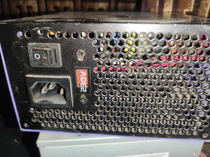 Core i5 4590, Three Graphic Cards, Two Power Supplies, Core 2 Quad PC 3