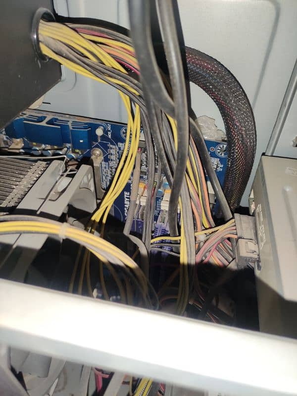 Core i5 4590, Three Graphic Cards, Two Power Supplies, Core 2 Quad PC 5