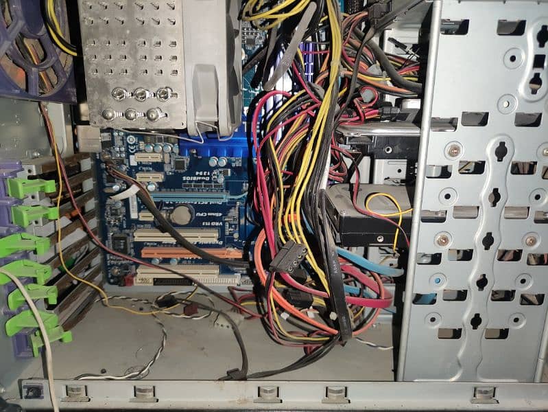 Core i5 4590, Three Graphic Cards, Two Power Supplies, Core 2 Quad PC 7