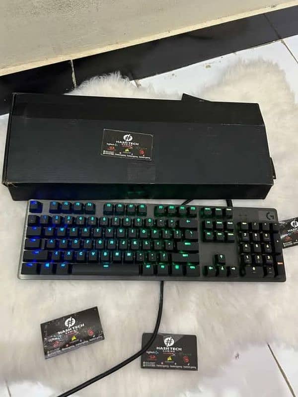 Logitech , Razer 3