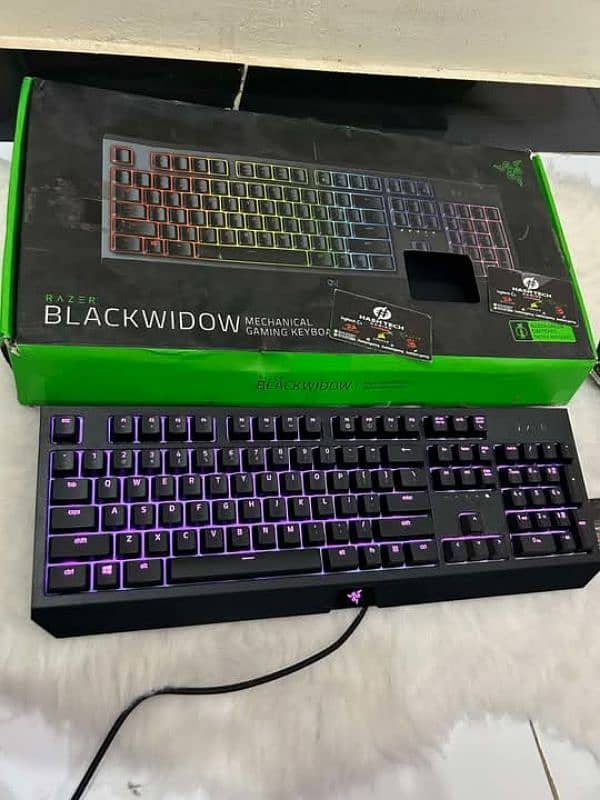 Logitech , Razer 6