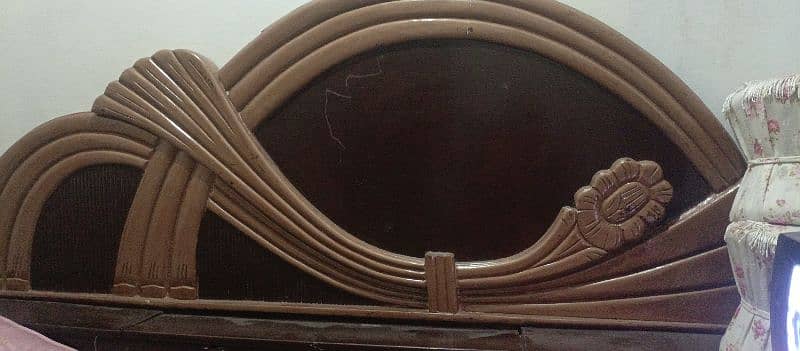 bed and dressing table for sale in 20k 0