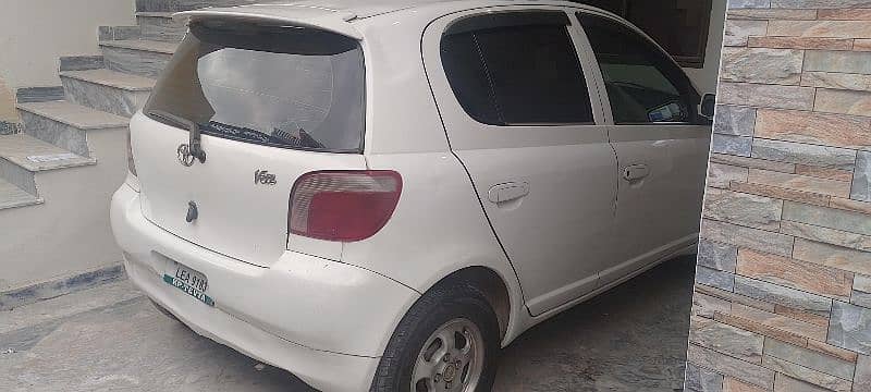Toyota Vitz 2000 1