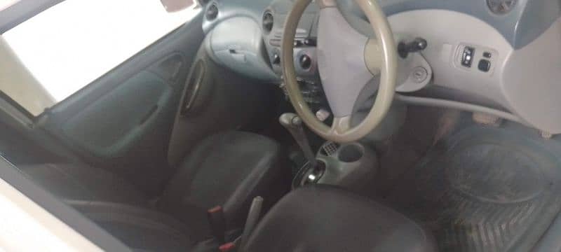 Toyota Vitz 2000 4