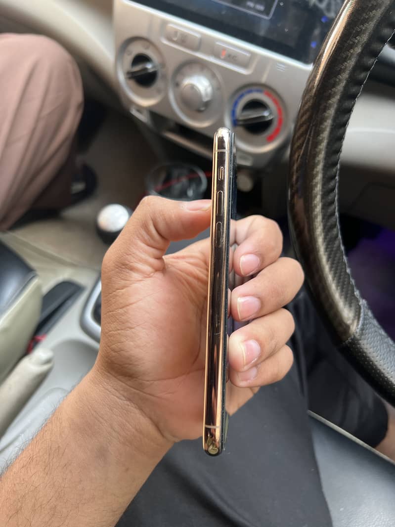 Apple iPhone 11 Pro 3