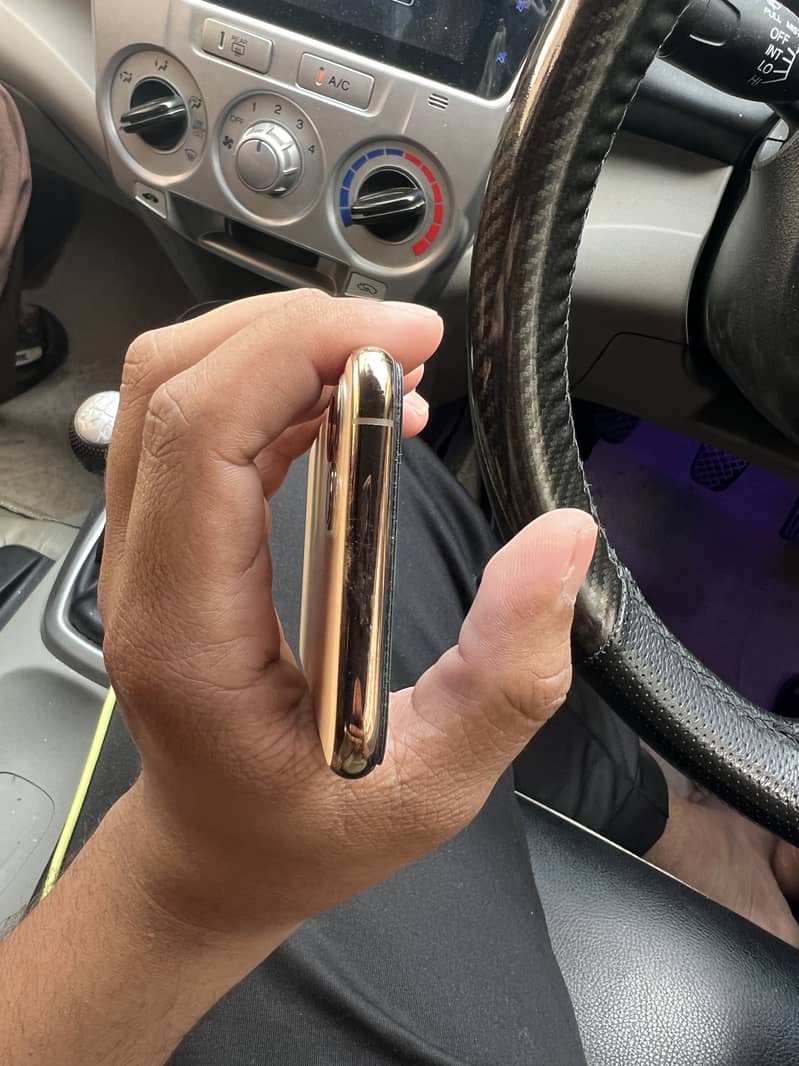 Apple iPhone 11 Pro 4