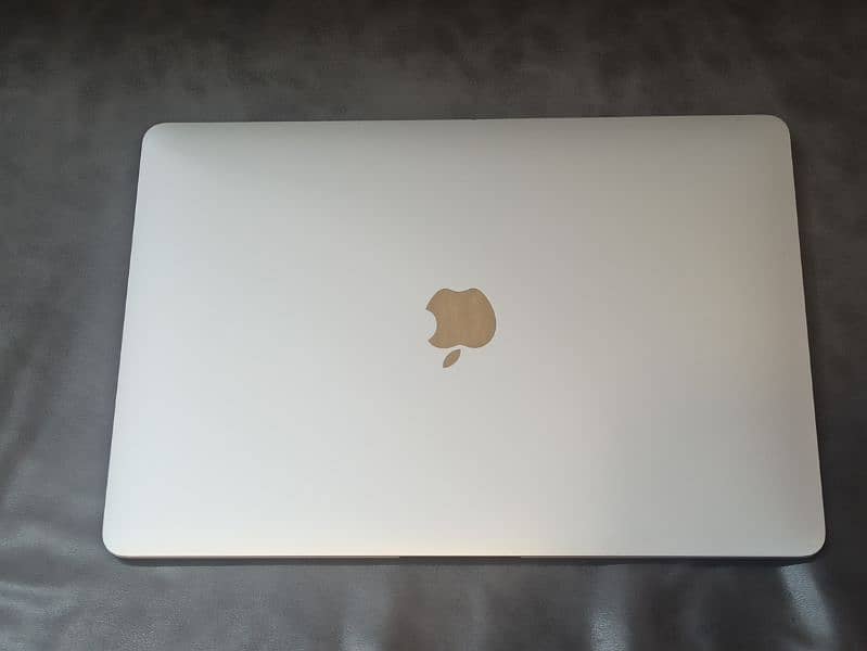 MacBook Pro M2 2022 8GB 256GB 13 inches 1