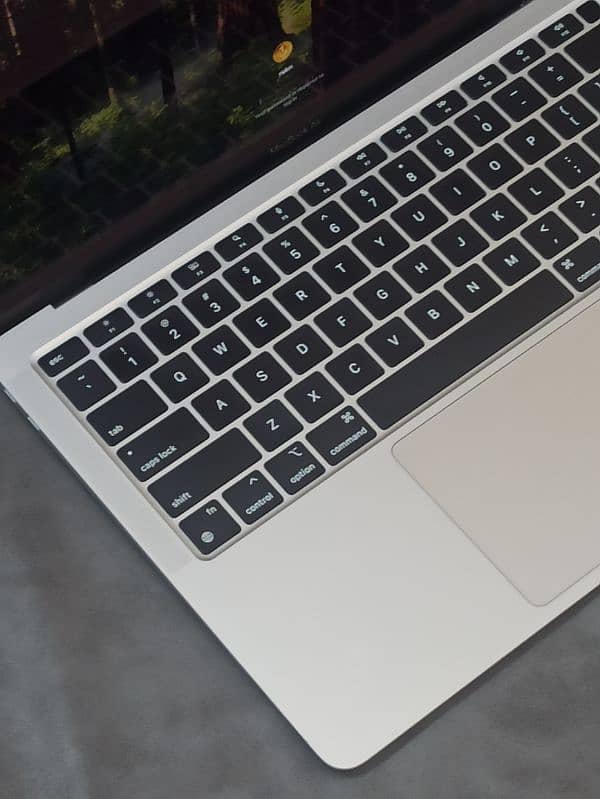 MacBook Pro M2 2022 8GB 256GB 13 inches 4