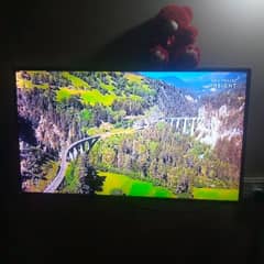 43 inches original Samsun smart tv only 2 years used