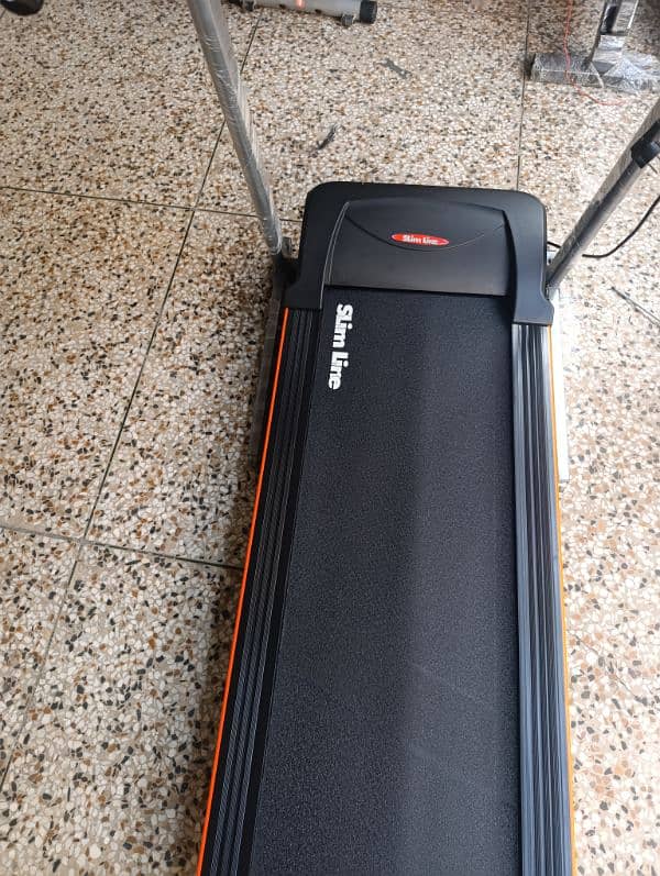 Slimline Treadmill Th3000 in new condition Orignal Belt and motor 1