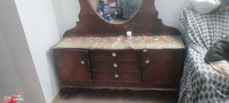 Dressing Table used 0