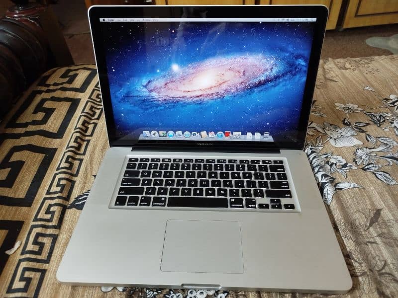 MAC BOOK PRO EARLY 2011 AVAILABLE FOR SLAE 8