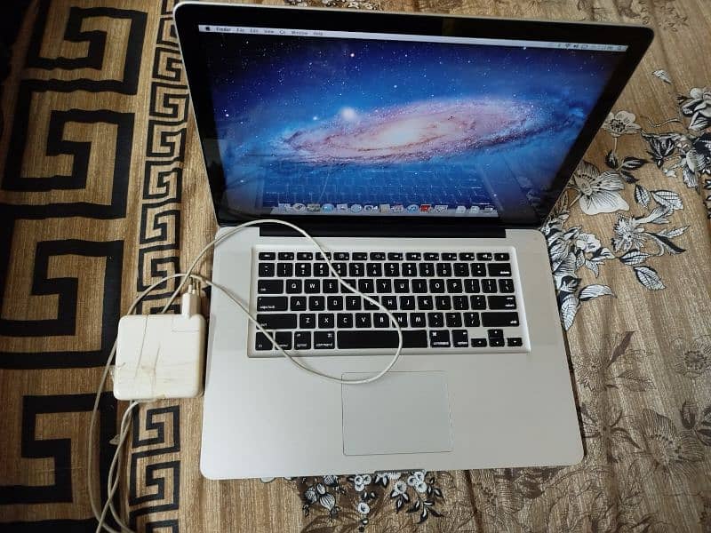 MAC BOOK PRO EARLY 2011 AVAILABLE FOR SLAE 9