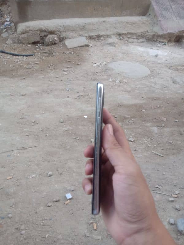 Aquos r2 2