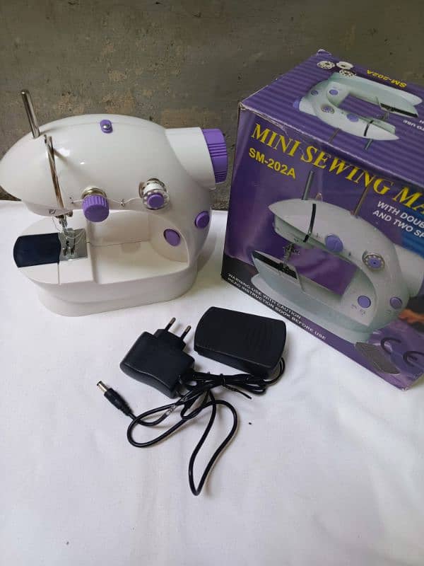 Mini sewing machine 0