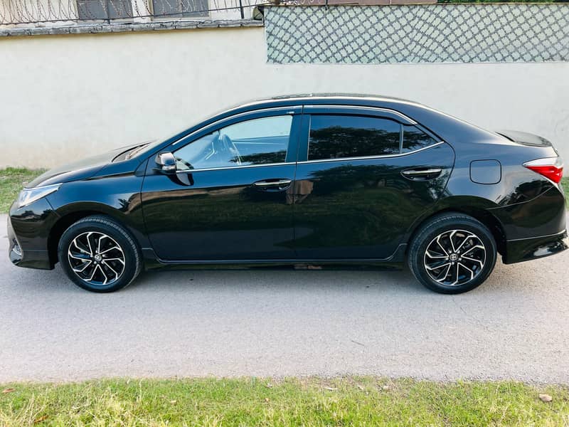 Toyota Corolla Altis Grande X CVT-i 1.8 Black Interior 2024 4