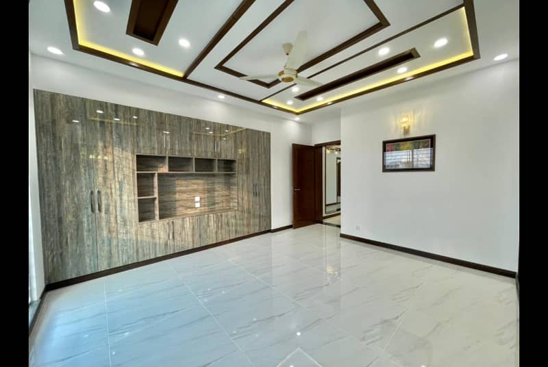 Perfect Family Home! 1 Kanal Brand New Bungalow for Rent in DHA Phase 7 with All Amenities & Luxury Features! 2