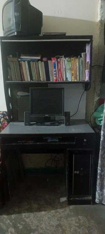 good condition computer table for sale 0
