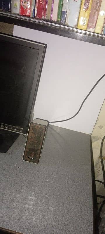 good condition computer table for sale 6