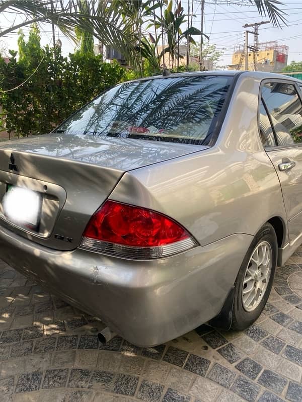 Mitsubishi Lancer SR 1.6 full option 4