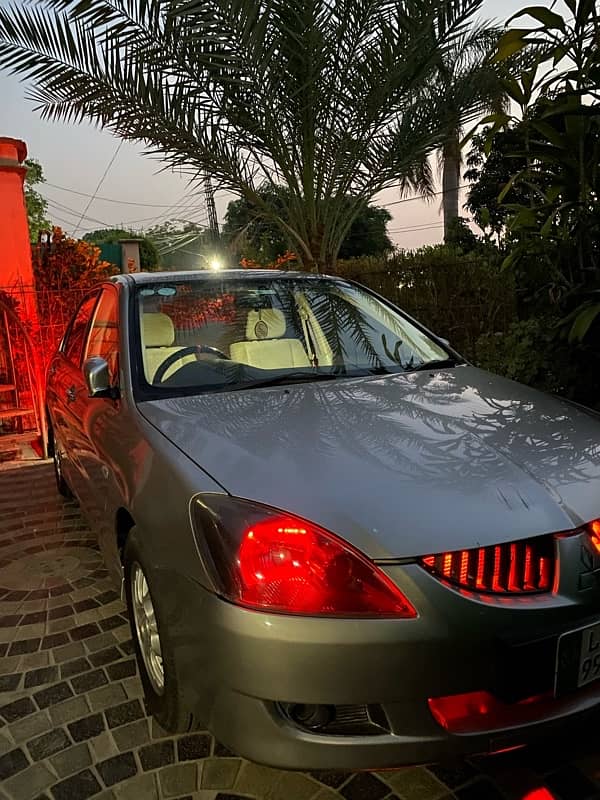 Mitsubishi Lancer SR 1.6 full option 6