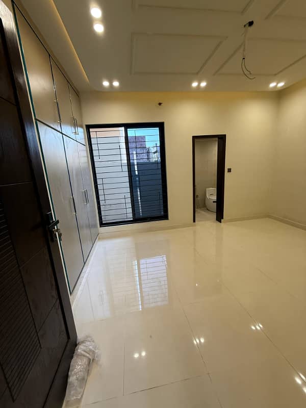 5 Marla House Are Available For Sale in Crystal Block 1