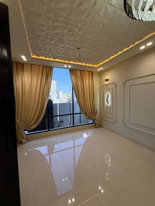5 Marla House Are Available For Sale in Crystal Block 3