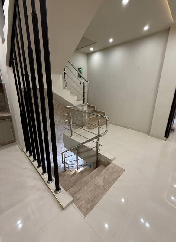 5 Marla House Are Available For Sale in Crystal Block 15