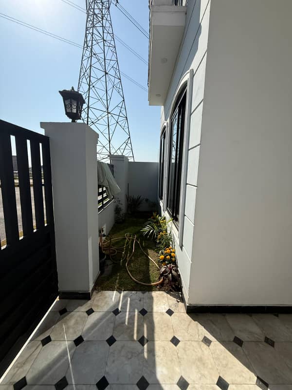 5 Marla House Are Available For Sale in Crystal Block 20