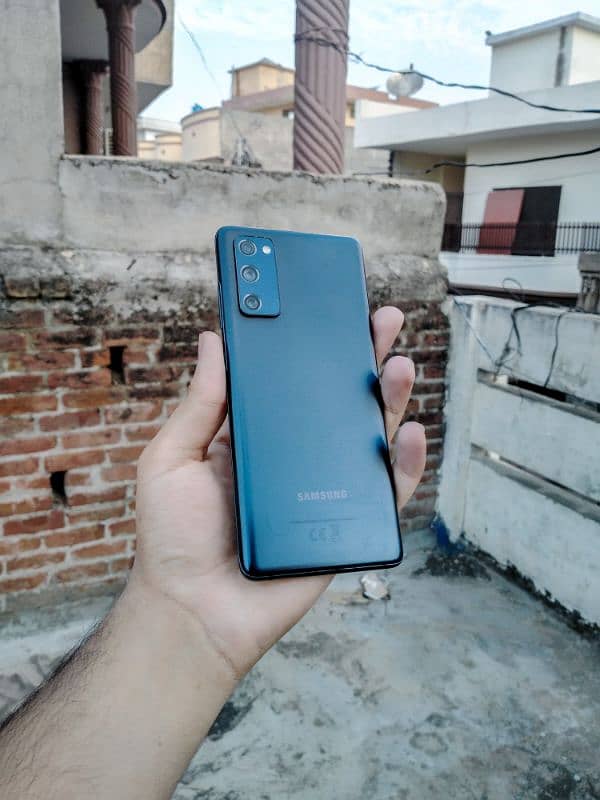 Samsung Galaxy S20 fe in Lush Condition 2
