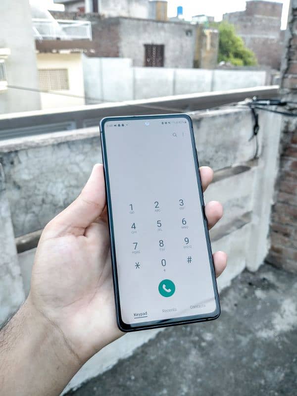 Samsung Galaxy S20 fe in Lush Condition 3