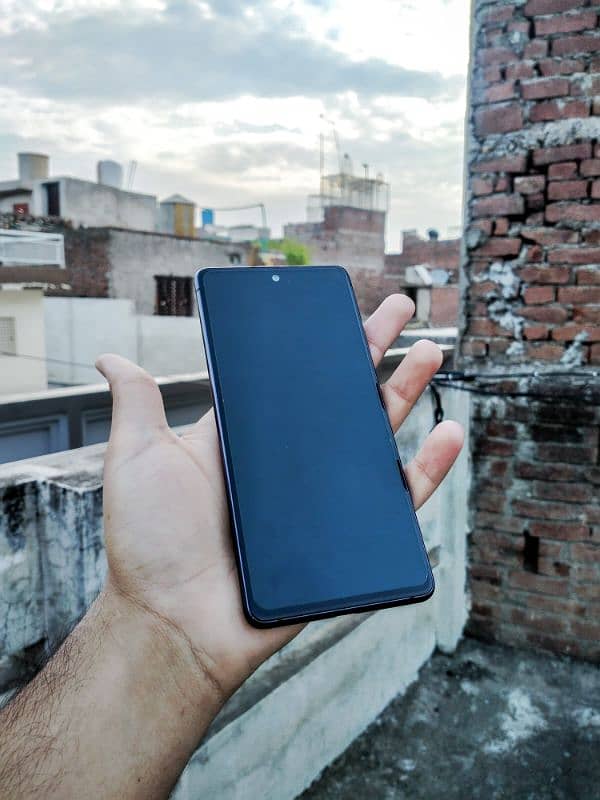 Samsung Galaxy S20 fe in Lush Condition 4
