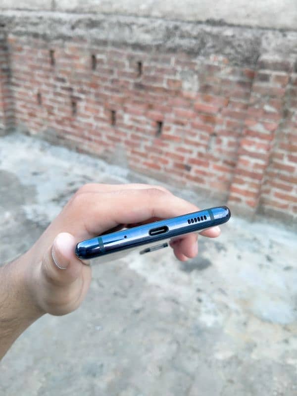 Samsung Galaxy S20 fe in Lush Condition 8