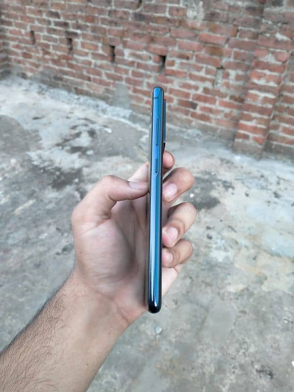 Samsung Galaxy S20 fe in Lush Condition 9