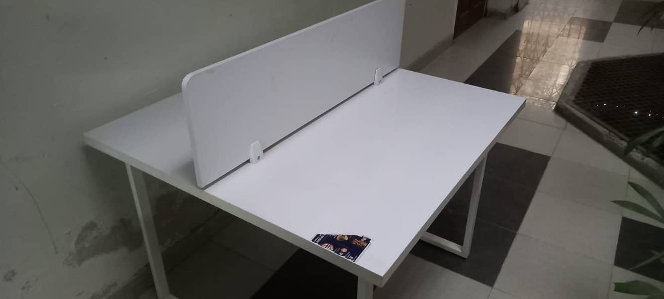 Work station/Table 2