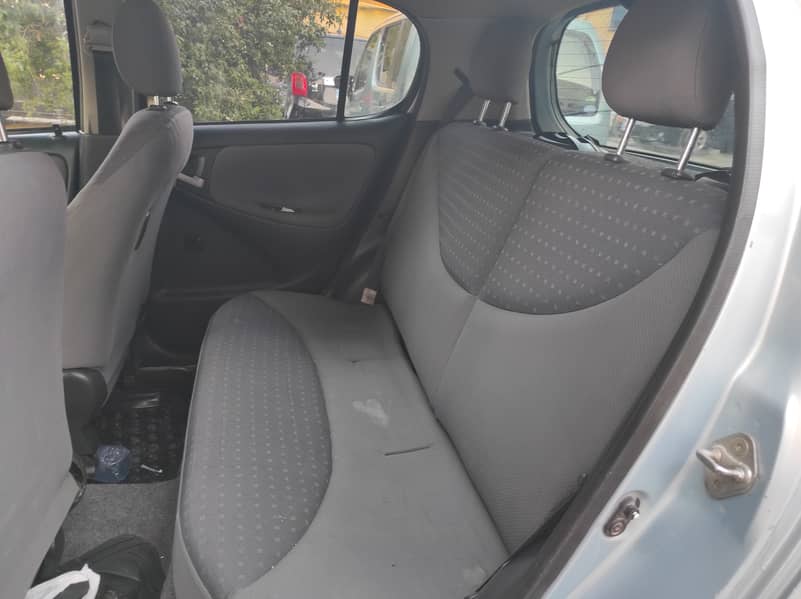 Toyota Vitz 2004 7