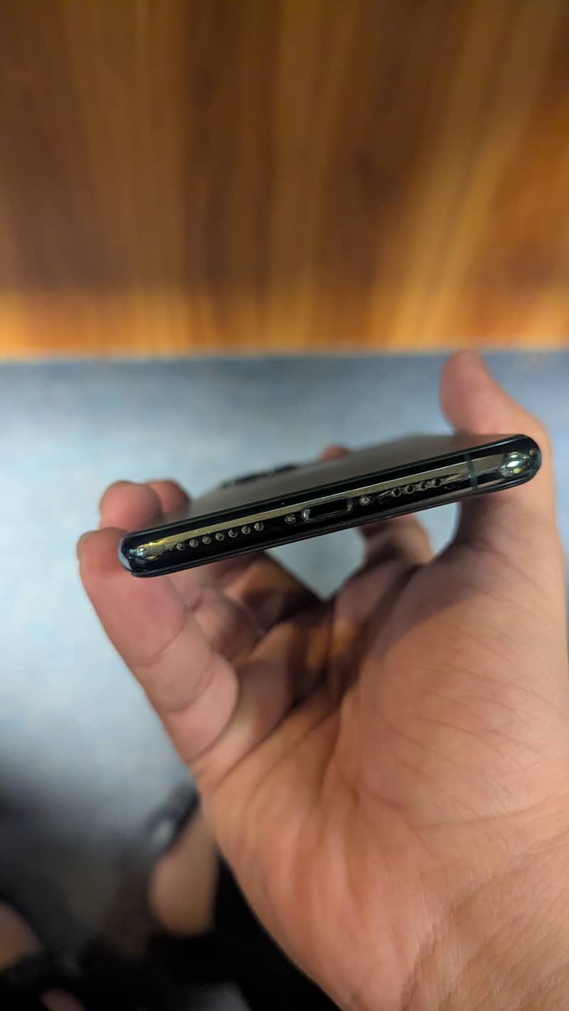 iPhone 11 pro max 4