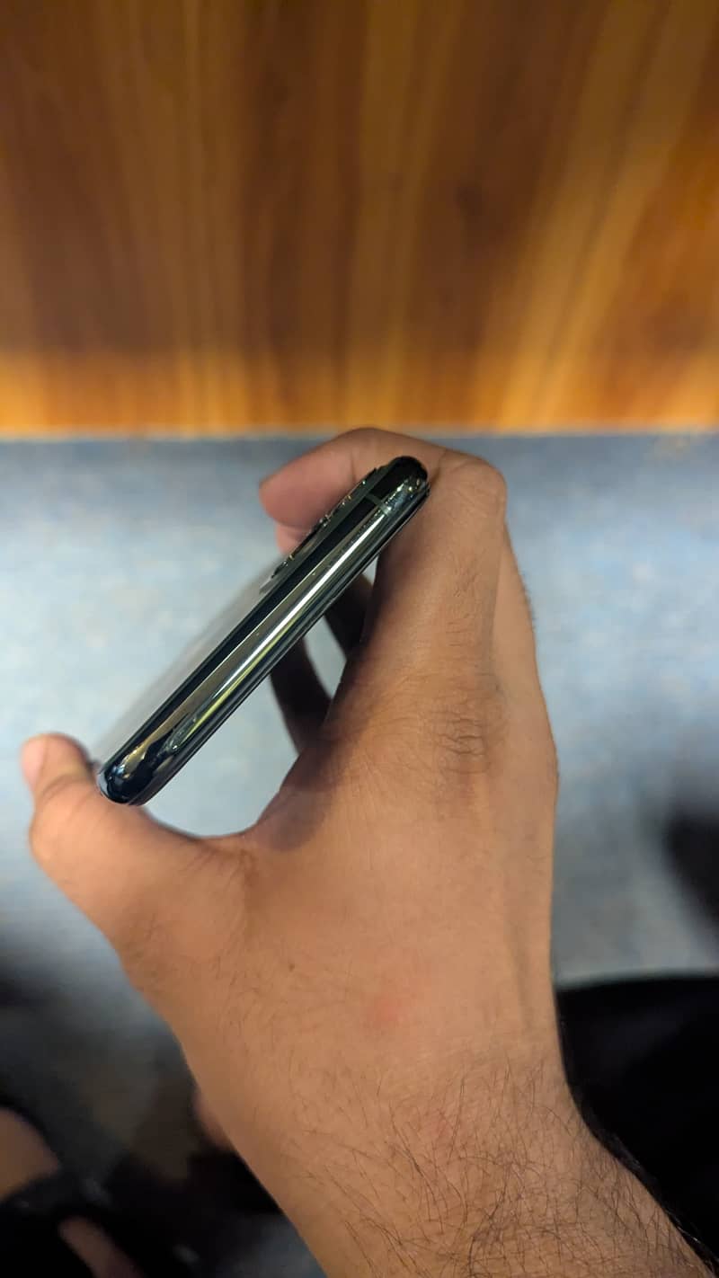 iPhone 11 pro max 5