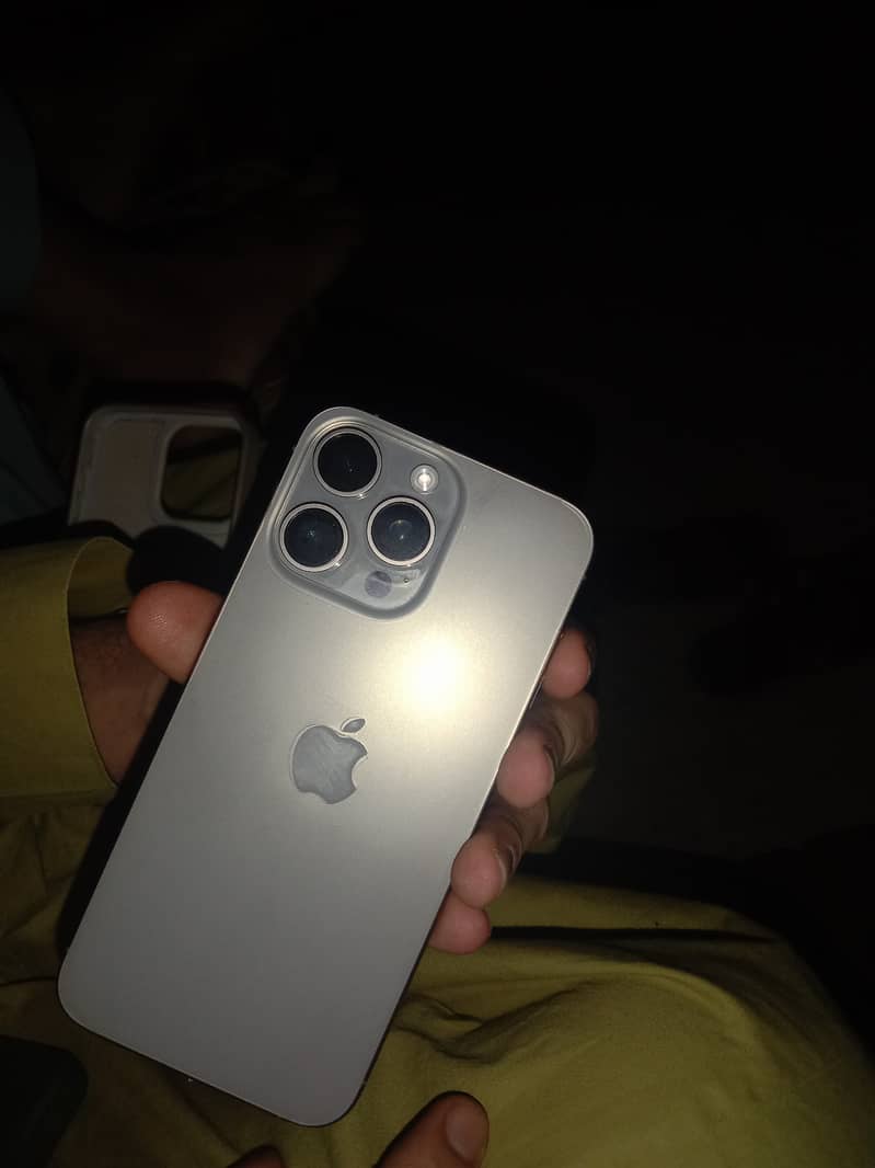 Apple iPhone 15 Pro Max 0
