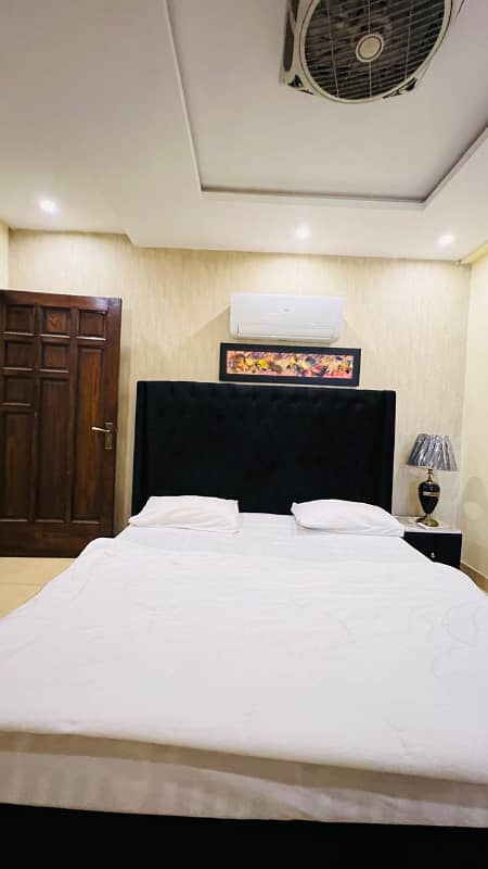 2 Bedroom Vip apartment available on daily basis in bahria town LHR 0