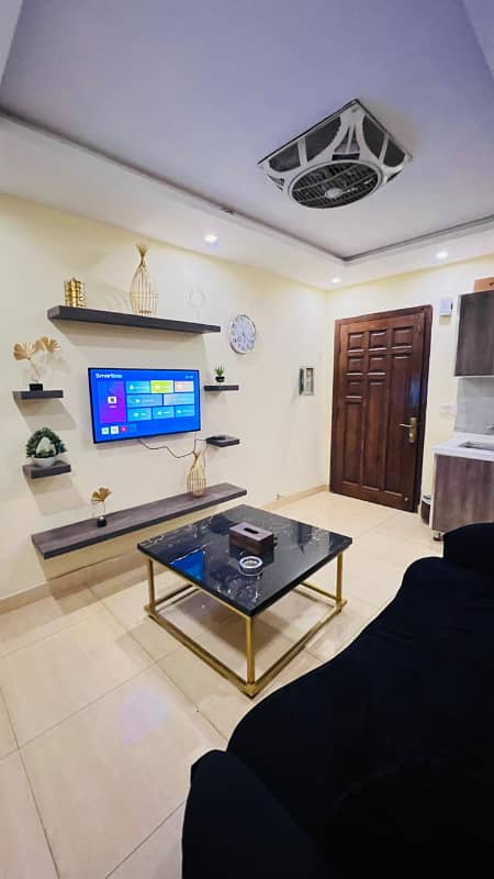 2 Bedroom Vip apartment available on daily basis in bahria town LHR 19