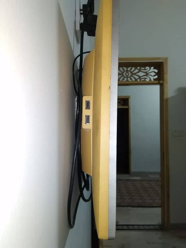 Fujitsu LCD TV 2