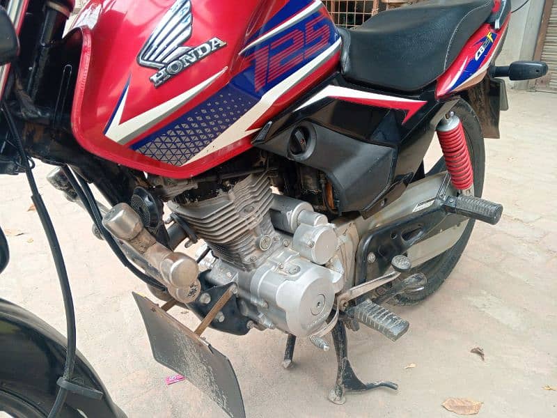 CB125F NEAT AND CLEAN JUST BUY AND DRIVE 5