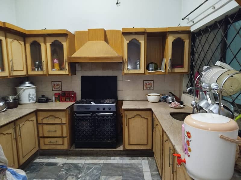 10 Marla Beautiful House Available For Sale 4