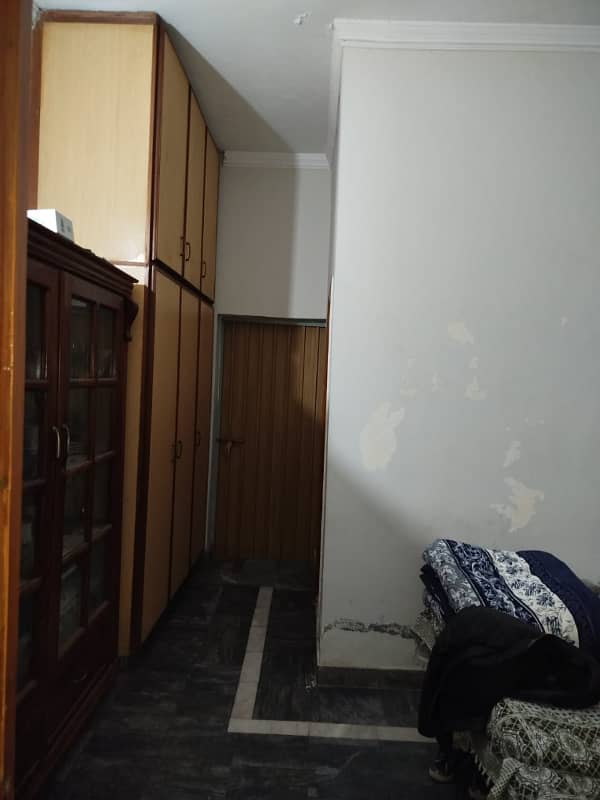 10 Marla Beautiful House Available For Sale 8