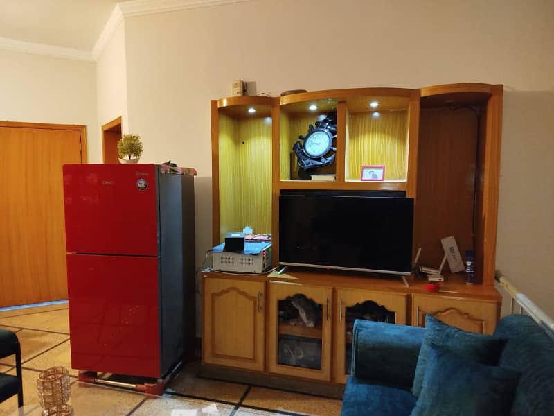 10 Marla Beautiful House Available For Sale 10