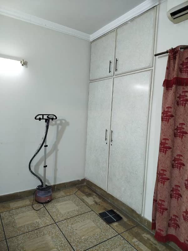 10 Marla Beautiful House Available For Sale 11