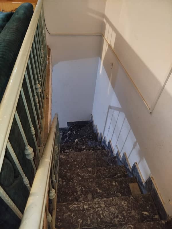 10 Marla Beautiful House Available For Sale 15