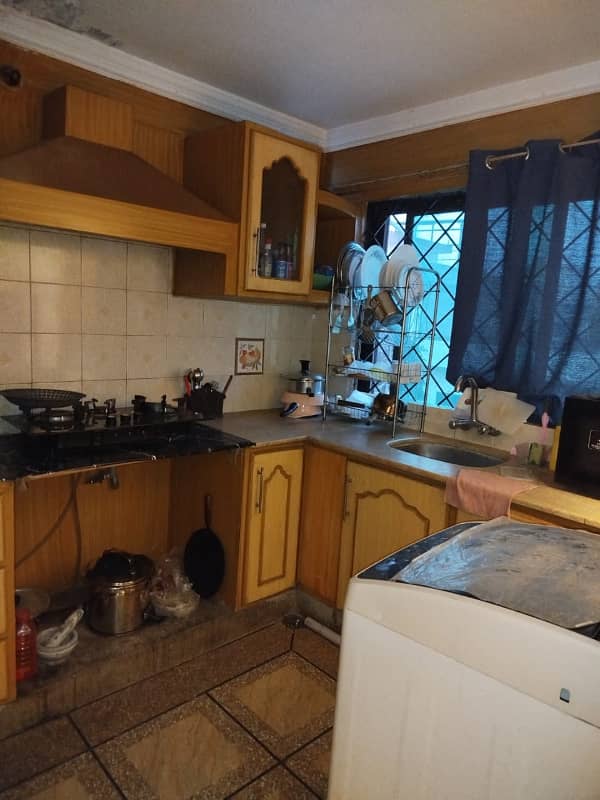 10 Marla Beautiful House Available For Sale 17